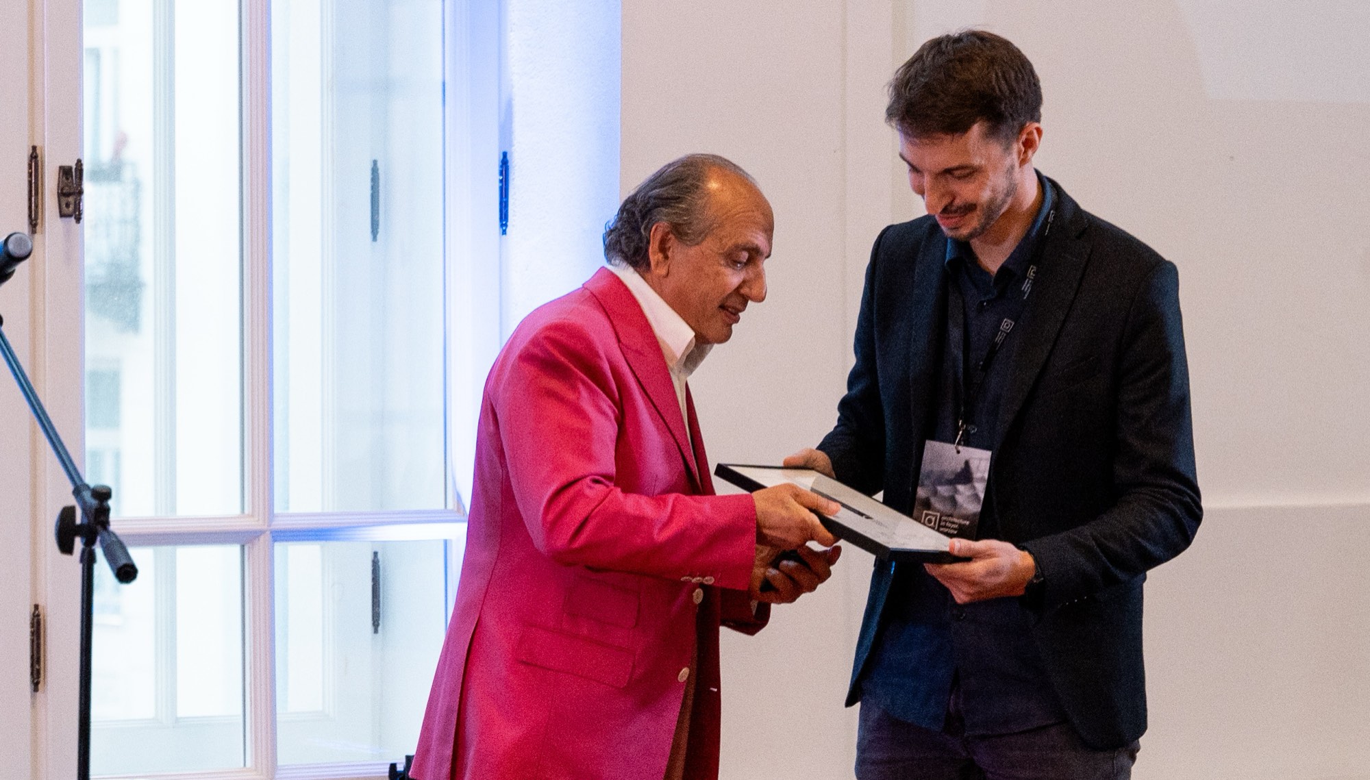 A laureate receives the certificate from a member of the jury
