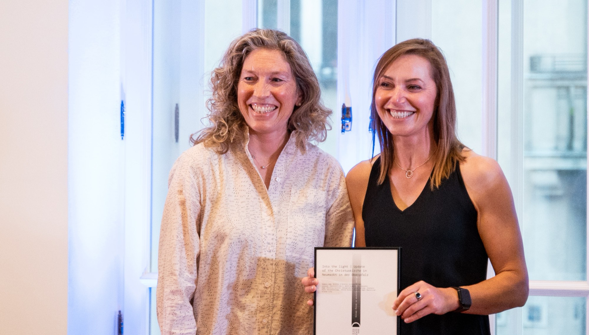 Into the light, the update of the Christuskirche in Neumarkt in der Oberpfalz — the team with its certificate